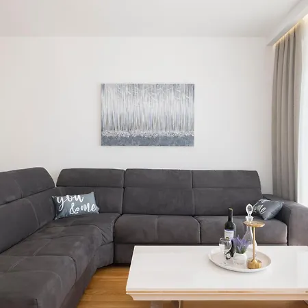 Apartament Lusi