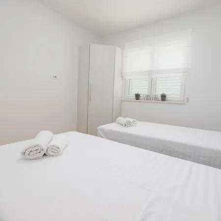 Apartament Lusi *